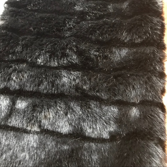 Black Faux Fur Vest - Picture 6 of 6